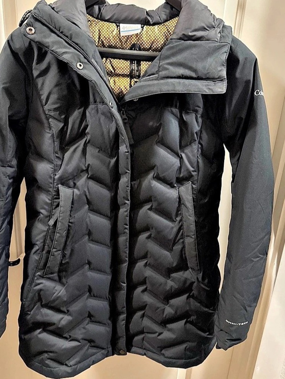 Columbia women’s Black Omni-Tech Puffer Jacket